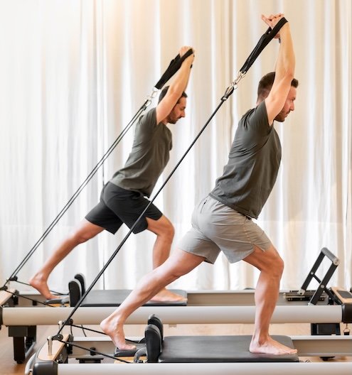 Pilates com equipamentos reformer Alinhamento e controlo